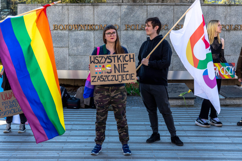 Cichy protest przeciwko queerfobii w szkolnictwie i edukacji, Tęczowe Opole, kwiecień 2023 / Fundacja Równość.org.pl